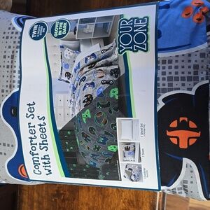 NWT. Glow-in-the-Dark Gaming Twin Comforter Set - Blue and Gray